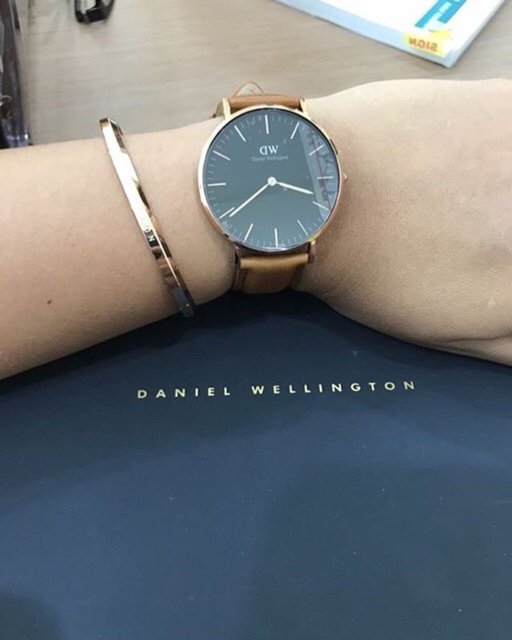 Saya menjual jam Daniel Wellington seharga Rp700.000. Dapatkan produk ini hanya di Shopee! shopee.co.id/juliawita/1442… #ShopeeID