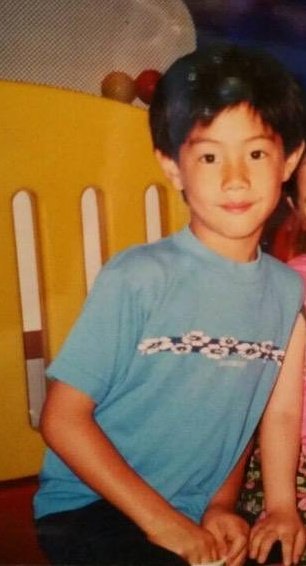 MEmma_tuan's tweet photo. ฮือออออออออออ มันเปลี่ยนไปซักที่ไหนอะะะะ หลงรักกตลอดไปแงงงงงง.หล่ออน่ารักก หล่อทะเล้นมาตั้งแต่เด็กง่า คือพิหล่อตั้งแต่ม๊าคลอดอะฮืออออออ https://t.co/UxDO1Rp36A