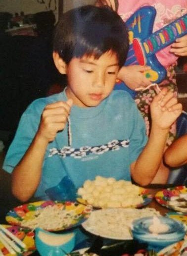 MEmma_tuan's tweet photo. ฮือออออออออออ มันเปลี่ยนไปซักที่ไหนอะะะะ หลงรักกตลอดไปแงงงงงง.หล่ออน่ารักก หล่อทะเล้นมาตั้งแต่เด็กง่า คือพิหล่อตั้งแต่ม๊าคลอดอะฮืออออออ https://t.co/UxDO1Rp36A