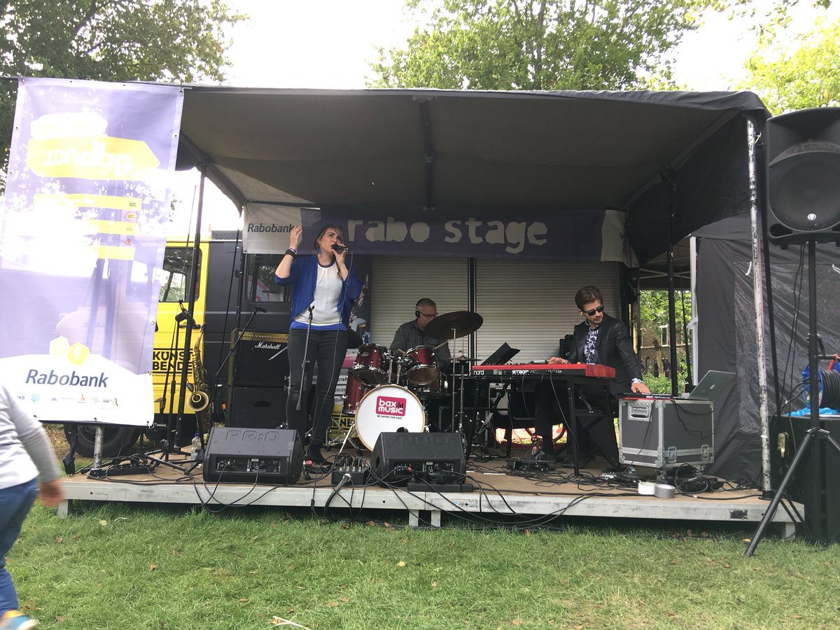 <a href="/aphranova/">Aphranova</a> op de RaboStage, wat een heerlijke sfeer hier! #PreuvenementAssen