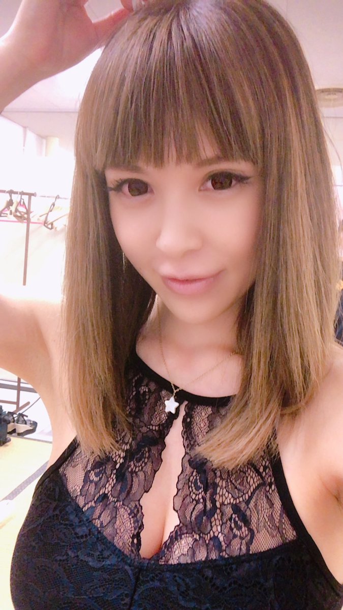 森藤 恵美 高木豊チャンネル 森藤恵美のスタイルが抜群 胸元に視線くぎ付け