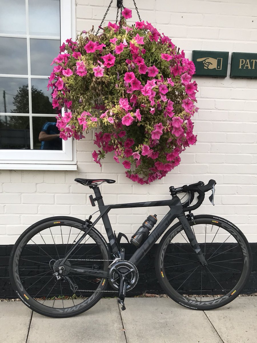 PaceyOGs's tweet image. IN FULL BLOOM #swiftcarbon #hypervox #mavicpro #ajcycles #duraace #zipp #shimano #flowers #roadbike #carbon #bike #cycle #pub #outsideisfree #strava #garmin #ride