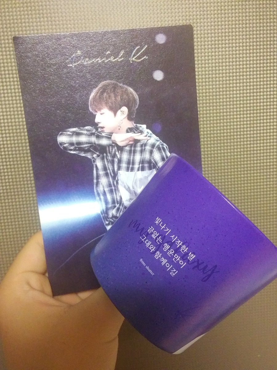 Just_Be_star_'s tweet photo. 1주년투어돌때 오류동에서 얻었던 실물갑 강다니엘세트입니다🙈💕 1주년아니면 못받는거인지라 양도 올릴지 고민하다가 오류동에서 받은것만 올리려고 합니다!

밑부분 기스때문에 가격 0.45에서 아예 0.3으로 조정했습니다🙆❗

#강다니엘 #워너원 #워너원1주년 #워너원컵홀더 #강다니엘컵홀더 https://t.co/AZuMTZlrdG
