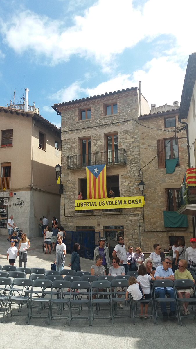 ANC_Castell3sol's tweet photo. Aquest any viurem una Festa Major agredolça perquè el conseller @toni_comin no serà físicament aquí. Però el tenim ben present! Us volem a casa ben aviat!! #LlibertatPresosPolítics @assemblea @acdc https://t.co/Cgeg3TmxZ1