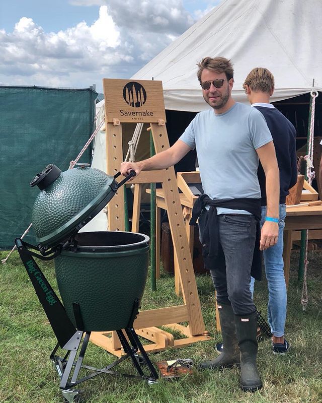 SavernakeKnives's tweet photo. Thank you Billy for cooking up an excellent lunch yesterday and for Big Green Egg for their large egg this weekend at the Big Feastival. @billy_and_jack #topchef #customknives #chefstool #britishmadeknives #customknives #yeschef #chefsknives @biggreenegg… https://t.co/TbRsig0r4o https://t.co/Ns4EEcjBnx