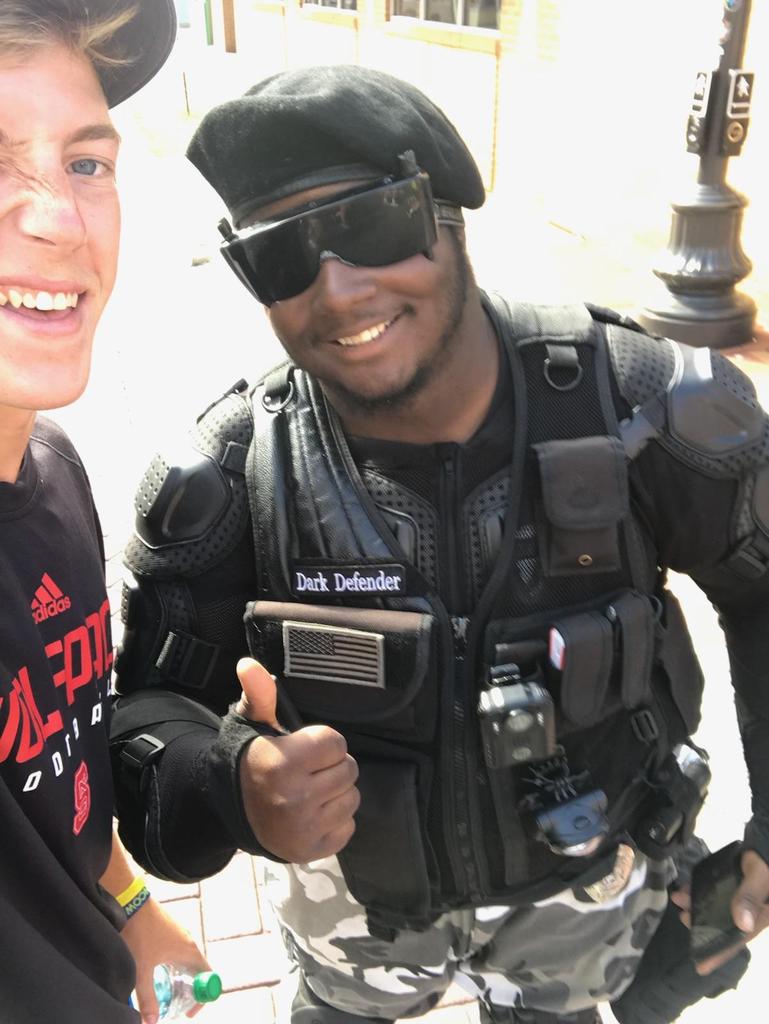 jai_rlsh72's tweet photo. Patrol went well around the JMU block party for the Harrisonburg sector Saturday, everything was pretty mellow and calm, had a chance to talk to the public and helping to keep the peace. #rlsh #JAI #JMU #Patrol #Anikan #DarkDefender https://t.co/jkwWITjOIc