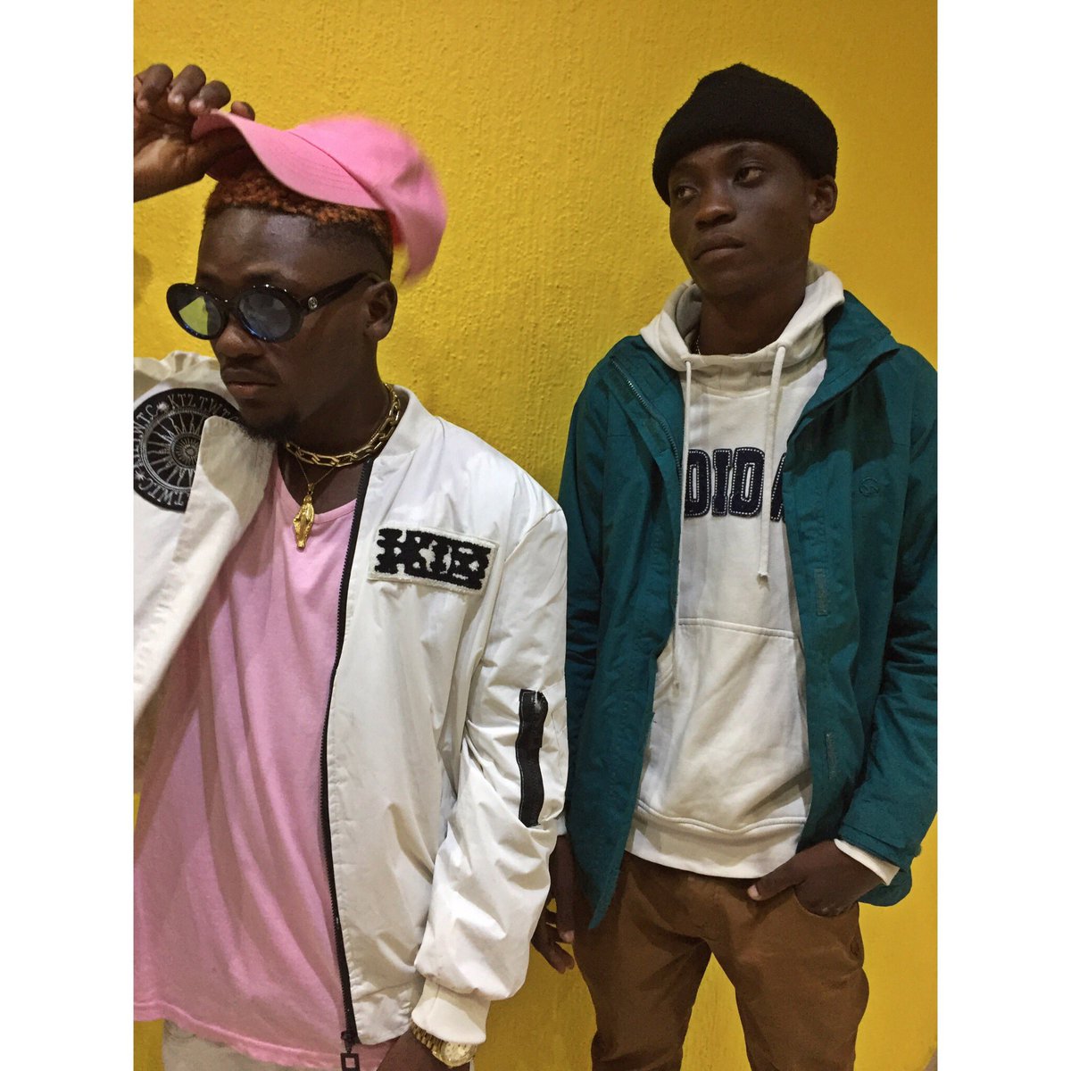 ETOILEDAFRIK02's tweet photo. CE SOIR 18h NOTRE NOUVEAU CLIP SERA DISPONIBLE / ETOILE D’AFRIK - DEDANS ( sur Youtube ) @AboboIsBae @rap_vision @100_100hiphop https://t.co/j4SOuYbdHY