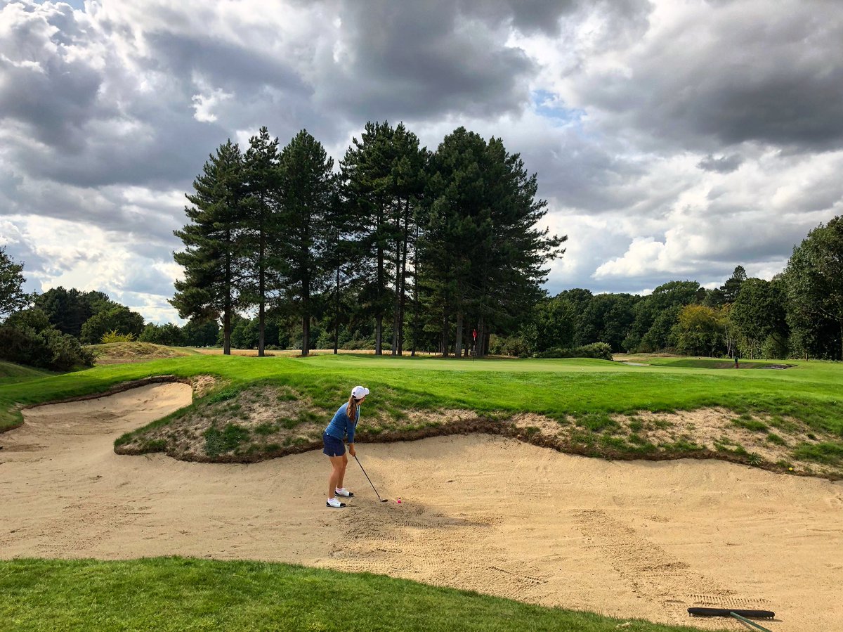 Brilliant round at @RoyalMSGC !! 👏🏼 this was the 5th hole on the J.H Taylor Course. Its 131 yards off the reds and 136 off the yellows, I ended up short in the bunker.. then 2 putted for bogey! 

#royalmidsurreygolfclub #richmond #beautifulgolfcourses