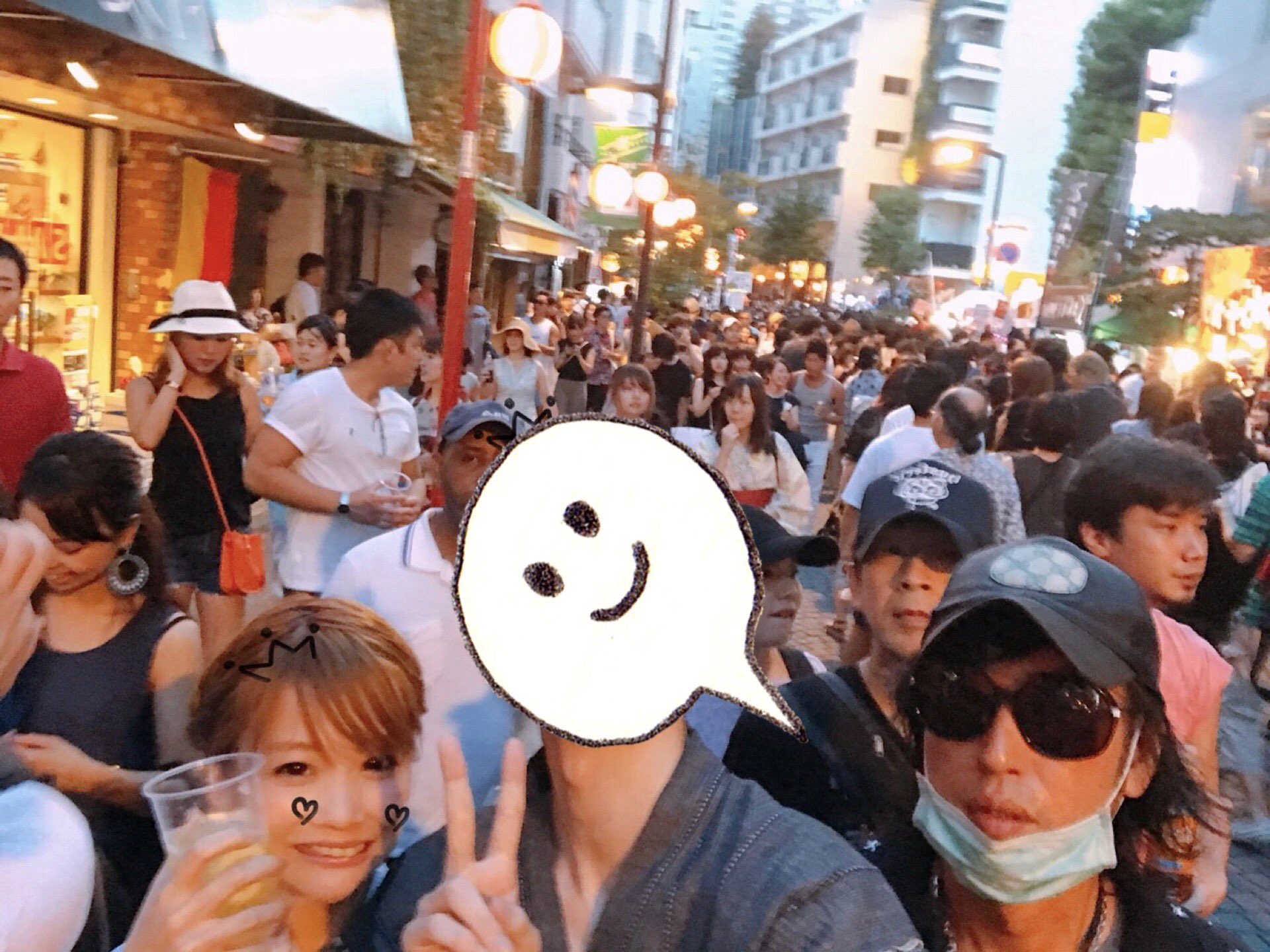 あさの ひかり 8月新連載始動 麻布十番祭りで右隣に芸能人みたいな人が映り込んだけど誰や O ﾟ ﾟ O 食い倒れ祭り いっぱい食べたいから甚兵衛 餃子 坦々麺 塩焼きハラミ チーズコーン 串うなぎ メンチカツ かき氷 焼き鳥 T