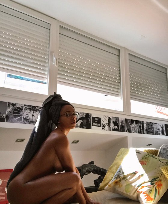 Anya Ivy’s pics and videos