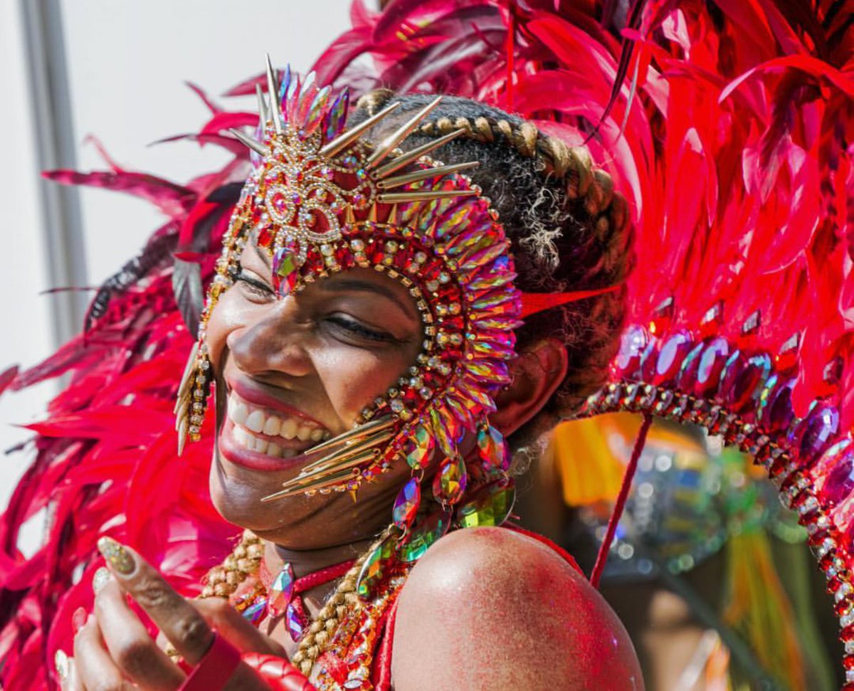 It's #CarnivalTime and #London is more vibrant than ever! 💃🏙️ Let the colours touch your soul!! 🎉❤️ #NottingHillCarnival #Fitzrovia | 📷 IG: pork1sword