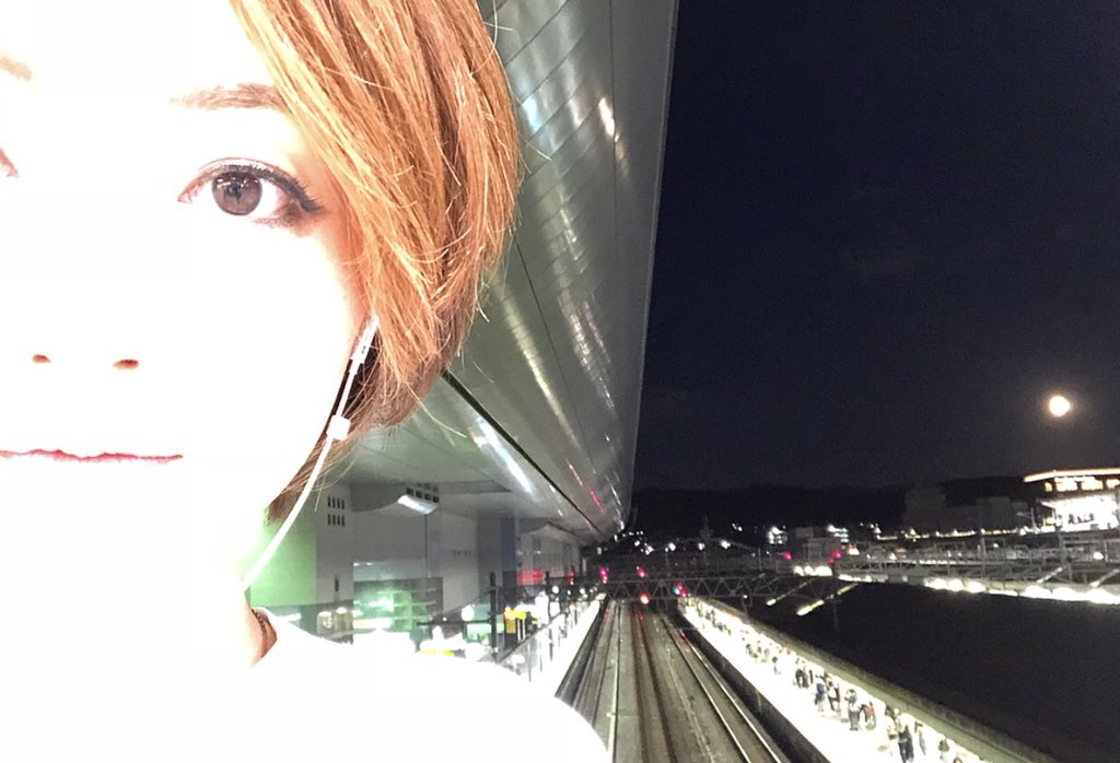taiyou_1's tweet photo. #fullmoon and #mars 🌝☄️
#sun and #mars 🌞☄️
I'm KaNa-taiyou wa hitotsu-
"ta i yo u" means the Sun in #Japan
now playing #TalkingToTheMoon
#love #BrunoMars @BrunoMars
#KaNataiyouwahitotsu
#JapaneseSinger #JapanSky
#Kyoto #nightsky #moon #25Aug2018
https://t.co/KUfQV0SAxs https://t.co/O0iOHPquIA