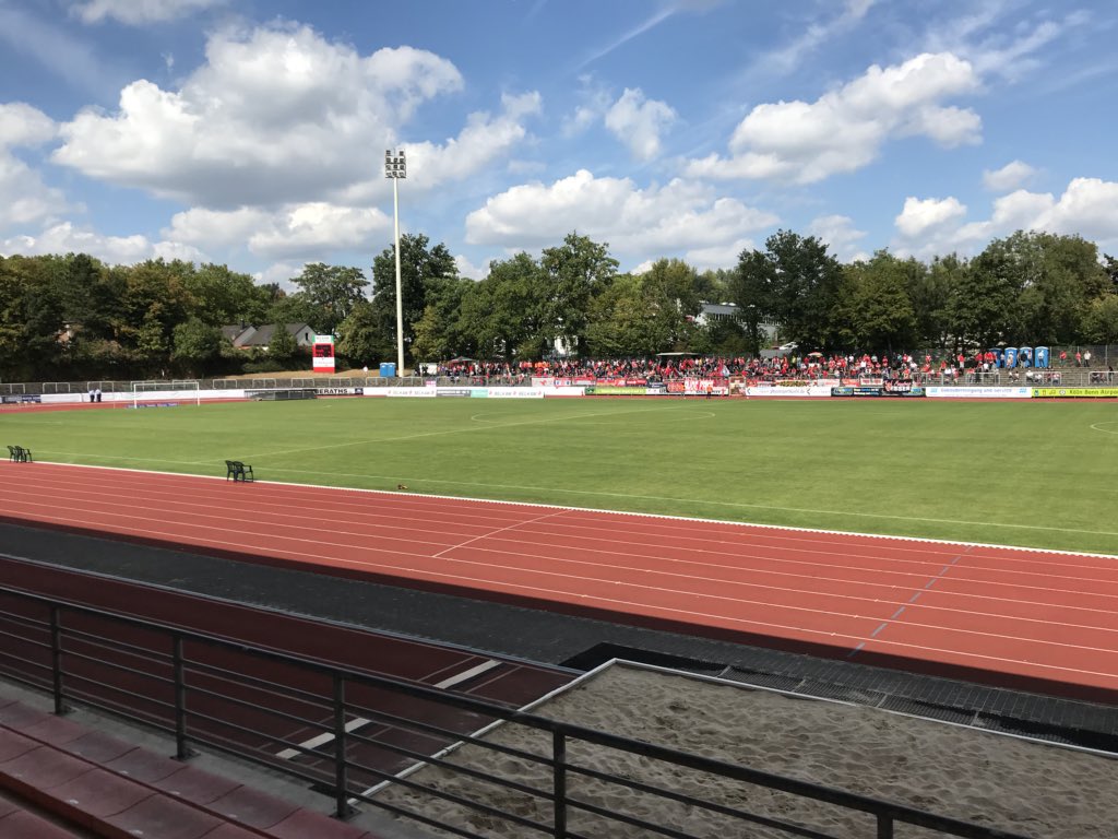 Belkaw-Arena (RS) - Rot-Weiss Essen spielt hier gleich gegen den TV Herkenrath <a href="/RevierSport/">RevierSport</a> #RWE