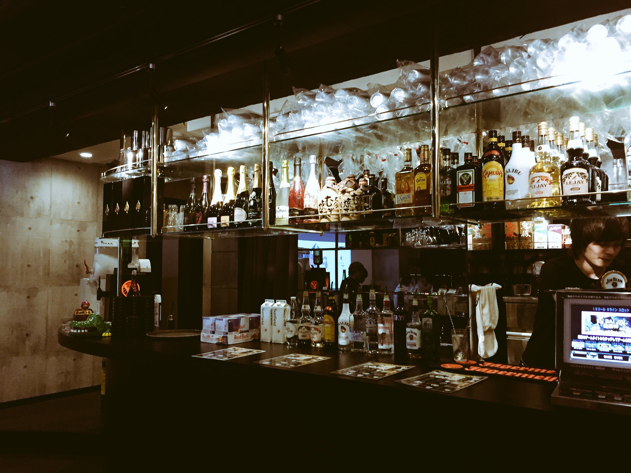 Twitter 上的 横国グリークラブ 新歓22 打ち上げ会場はグリーメンに似合わないおしゃれなバー 横浜駅相鉄口を出たところの一蘭の上 バベルヨコハマさんです おススメです 宣伝でした T Co Embjppwlzk Twitter