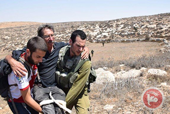 15 masked settlers from illegal Mitzpe Yair settlement attacked 4 Israeli left-wing activists by throwing stones, pushing them, breaking their cameras, & stealing their phones࿐no arrests were made #Terrorism #IsraeliSettlers #GroupPalestine #قروب_فلسطيني http://www.maannews.com/Content.aspx?id=780813