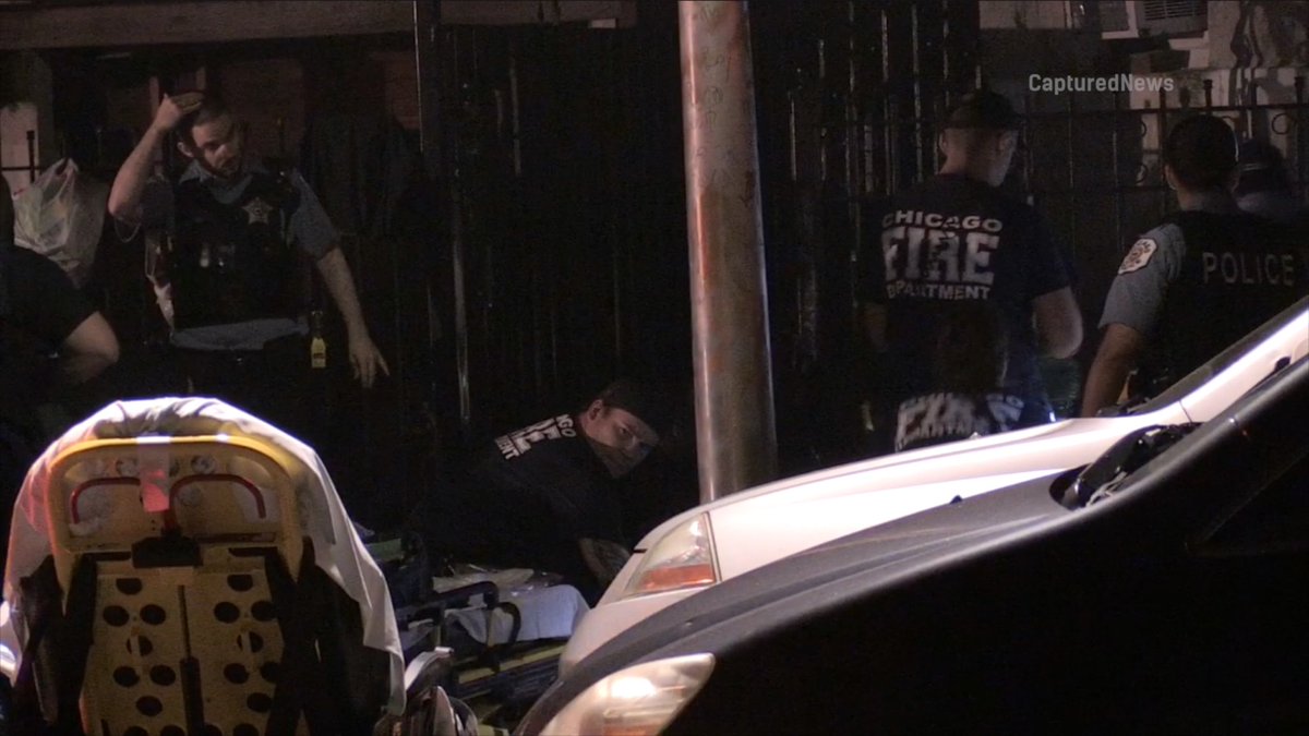 PauleyLaPointe's tweet photo. CHICAGO: 6 Children and 2 Adults have died among numerous others who were injured in an #ExtraAlarm fire in the City’s #LittleVillage neighborhood. Now on @CapturedNews
#OverNightBreakingNews
#BREAKING
-No smoke detectors were found in the building- https://t.co/wP7b1YopYZ