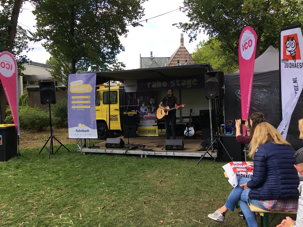 PreuvAssen's tweet photo. Ellen &amp; Eva van de @kunstbendedrent en het Puellae Kwartet van @KunstaandeVaart trappen dag 2 van het @PreuvAssen goed af! #PreuvenementAssen #klassiekemuziek #pop #jongtalent https://t.co/Q9lWTDaT6A