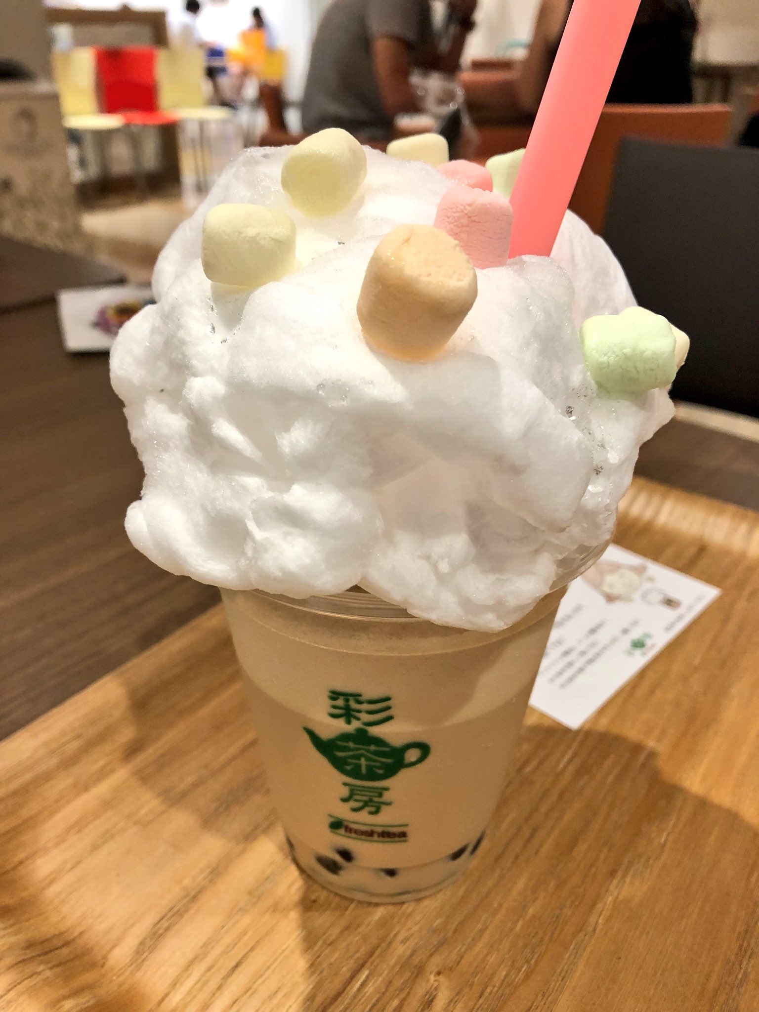 Uzivatel グルクン Na Twitteru そして タピオカの本場 台湾の方々とタピオカ吸い太郎してきました これすごくない わたあめタピオカミルクティー 台湾の方々もこれは初めて見たらしく みんなに写真撮られまくった笑笑 吉祥寺 彩茶房 タピオカ吸い太郎