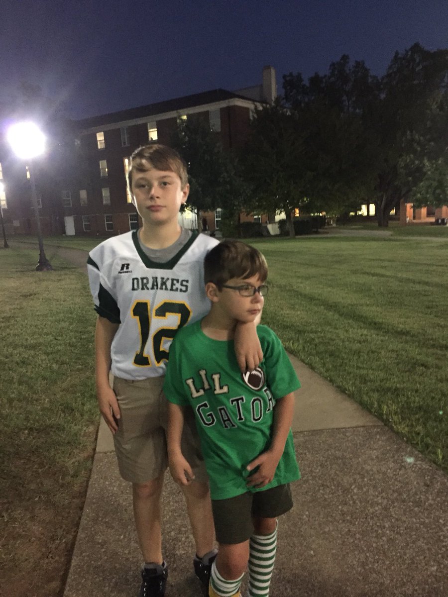 TeacherAllison's tweet photo. How have 2 #WERaiders given birth to 2 #GHSGators? #GoGators #GoRaiders ๐+๐=๐ @DanielBemissEDU https://t.co/Q2CbKRDdwf