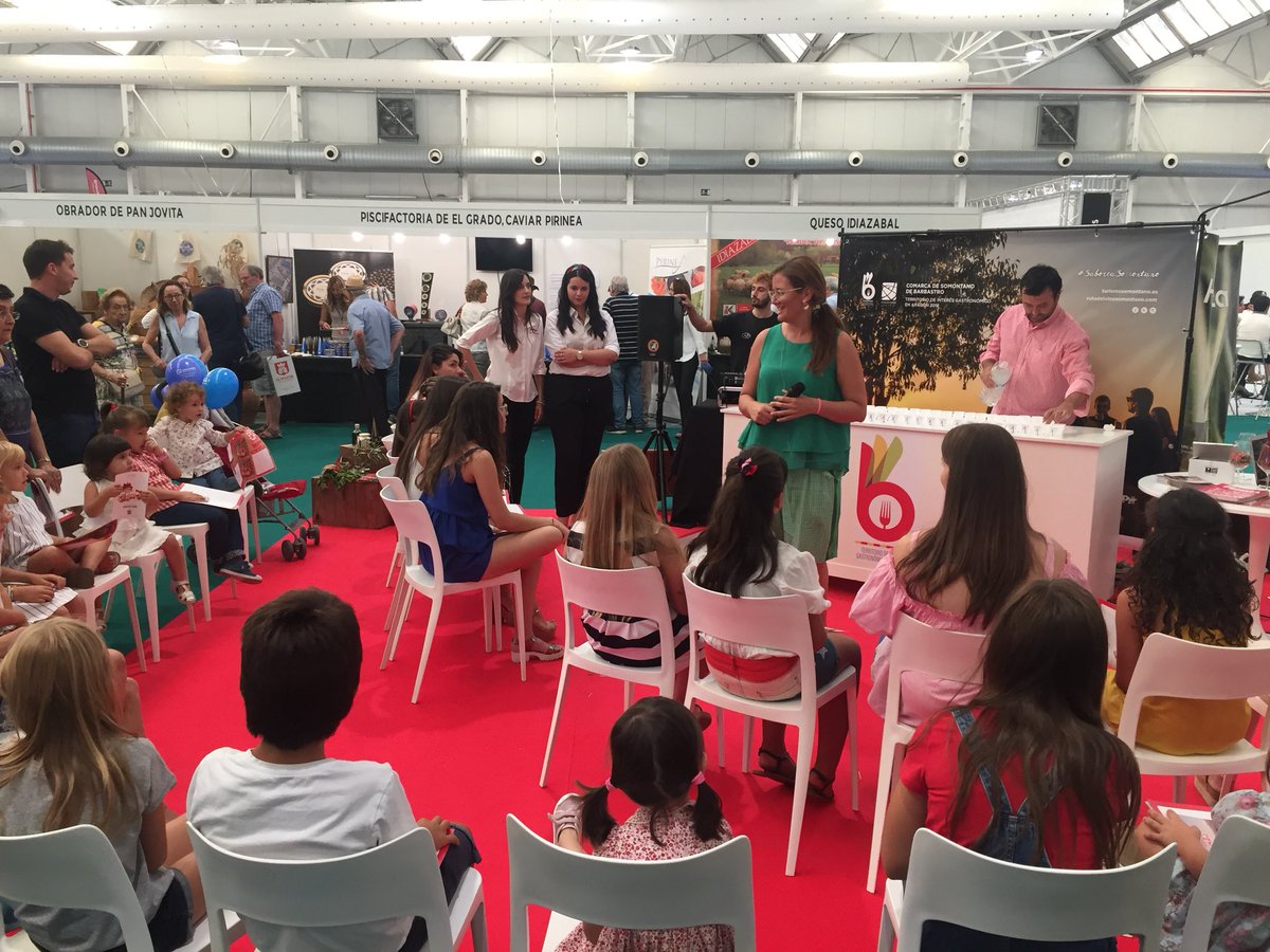 Continúan las acciones de #FERMA2018 en su última jornada. Además de las catas, el espacio #Somontano, Territorio de interés gastronómico ha acogido un taller infantil. Y las Damas han visitado el certamen, que cerrará sus puertas a las 21.30 h tras tres intensos días #Barbastro