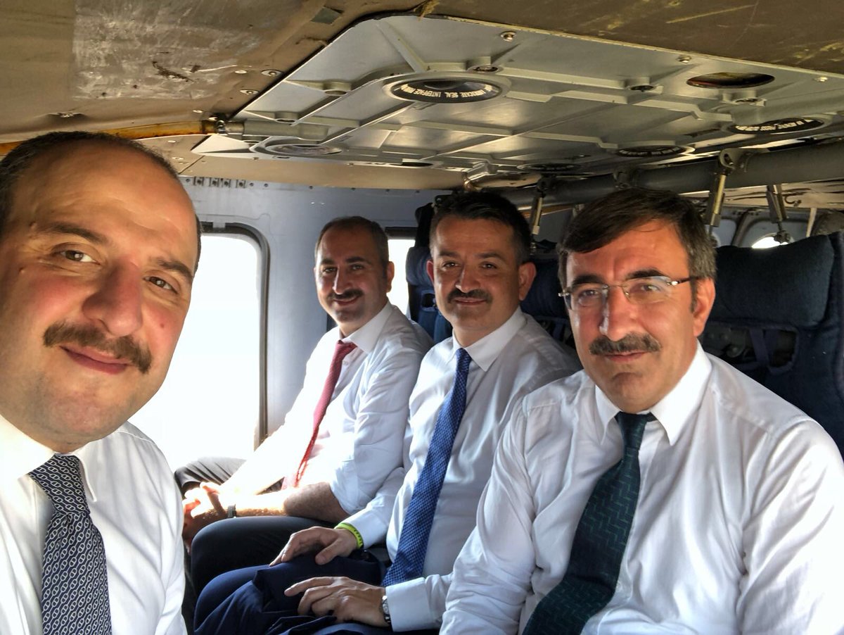 Sayın Cumhurbaşkanımız @RT_Erdogan’ın konuşma yapacağı, Anadolu’nun fetih kapılarının açıldığı  #Malazgirt1071 Meydanı’na hareket ettik. Büyük bir sevgiye, heyecana ve onbinlerin coşkusuna şahitlik ediyoruz. 
<a href="/varank/">Mustafa Varank</a> 
<a href="/abdulhamitgul/">Abdulhamit Gül</a> 
<a href="/_cevdetyilmaz/">Cevdet Yılmaz</a>