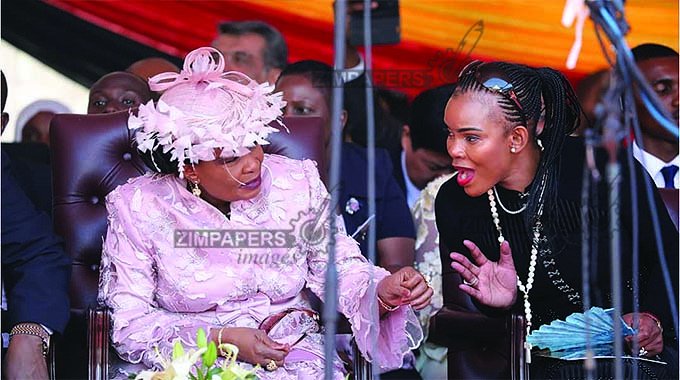 SundayNewsZimba's tweet photo. #EDInaugration In pictures . . . proceedings at the NSS, Harare during the swearing in of @edmnangagwa as the President of the Republic of Zimbabwe. @plainstan @HChikwanha @limukanincube https://t.co/BmVD8hRa0c