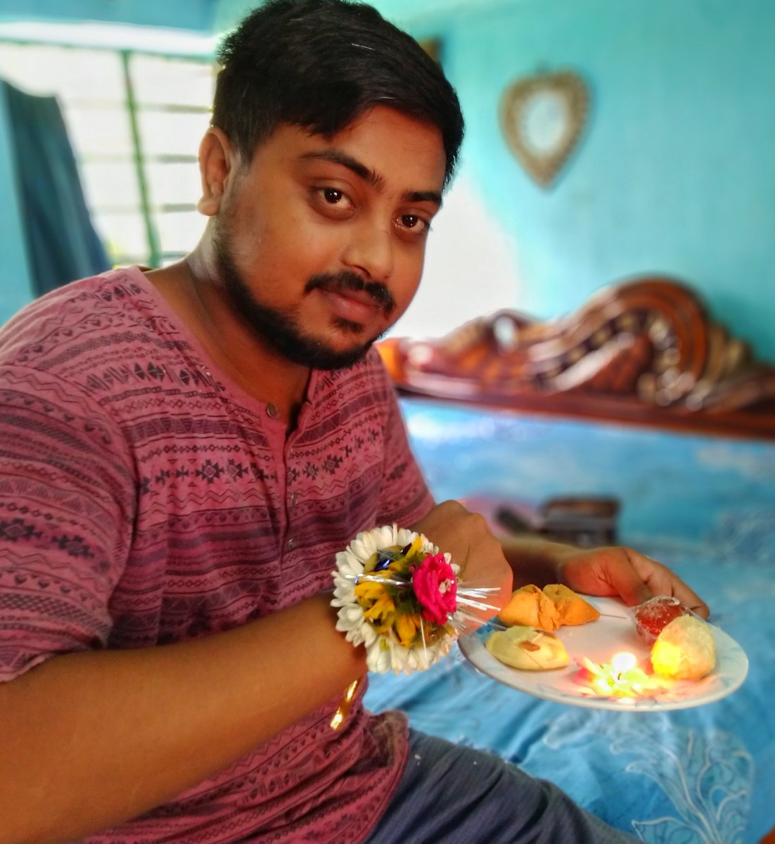 PRNonly4u's tweet image. Phoolon Ka Taron Ka Sabka Kehna Hai Ek Hazaron me meri Behna hai. Here's My Rakhi Moment with My younger sister.  #PicturePerfectRakhi #InFocusSmartphone 

Join in guys 
@sensiblemona 
@stylechicsiya 
@BabuBegOfficial 
@chandan8may 
@ankit_choudhryy