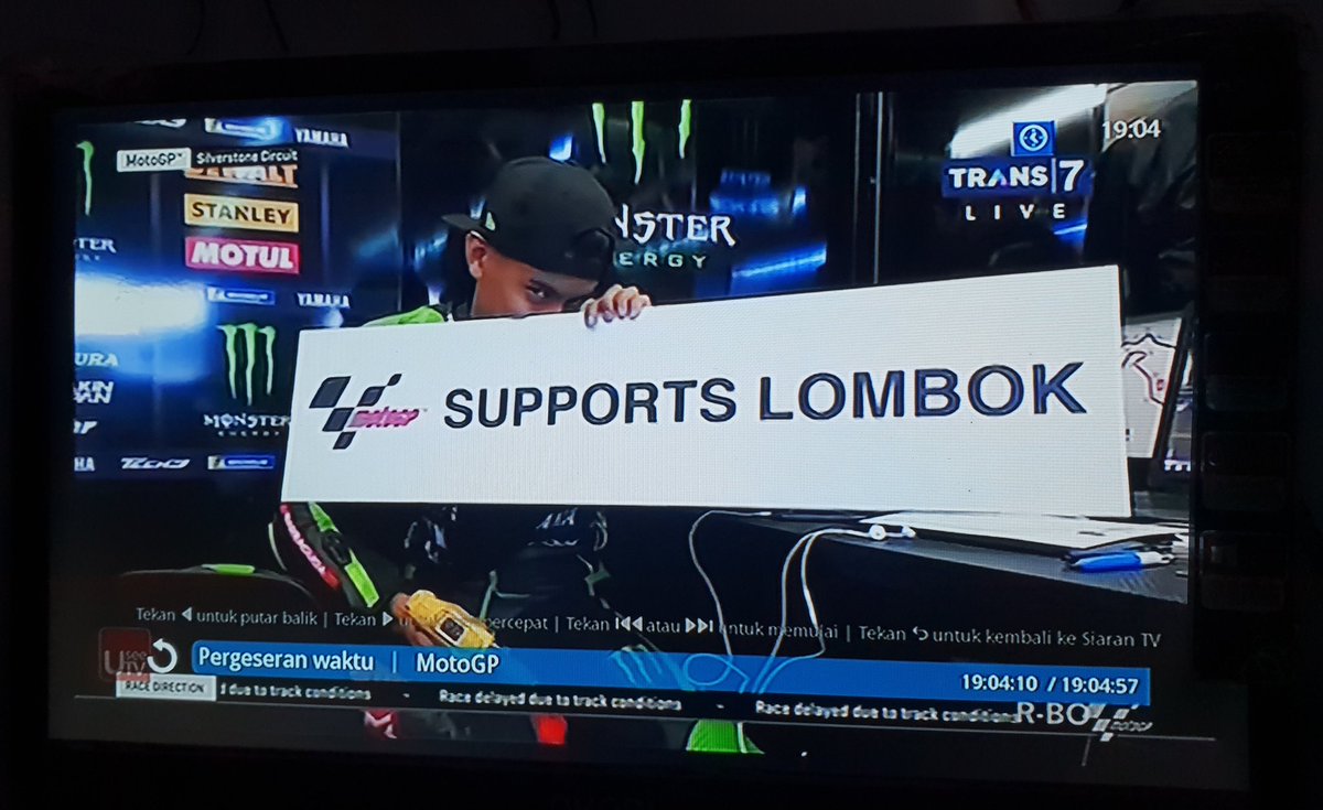 wiraksa_'s tweet photo. Thanks MotoGP sudah memberi Support untuk Saudara saya di Lombok. Good luck

#moto #gp #motogp #motogp2018 #gp2018 #26aug2018 #gp26agustus2018 #lombok #supportlombok https://t.co/rsh6cHAKbM