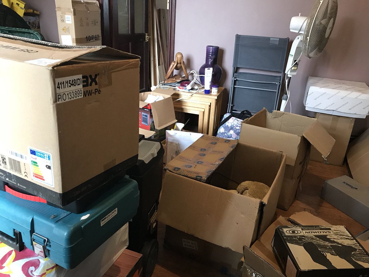 Flippin’ hate moving. A MASSIVE ball-ache 😖