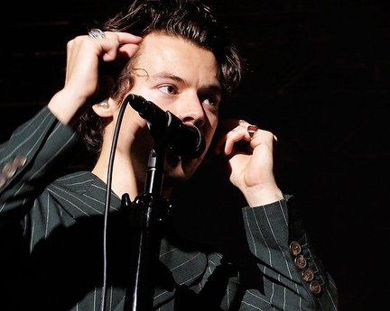 jiminieuniverse's tweet photo. Don't forget to vote. 
Tweet/ RT 
#MPN #HarryStyles #Directioners https://t.co/YR5UhlalG0