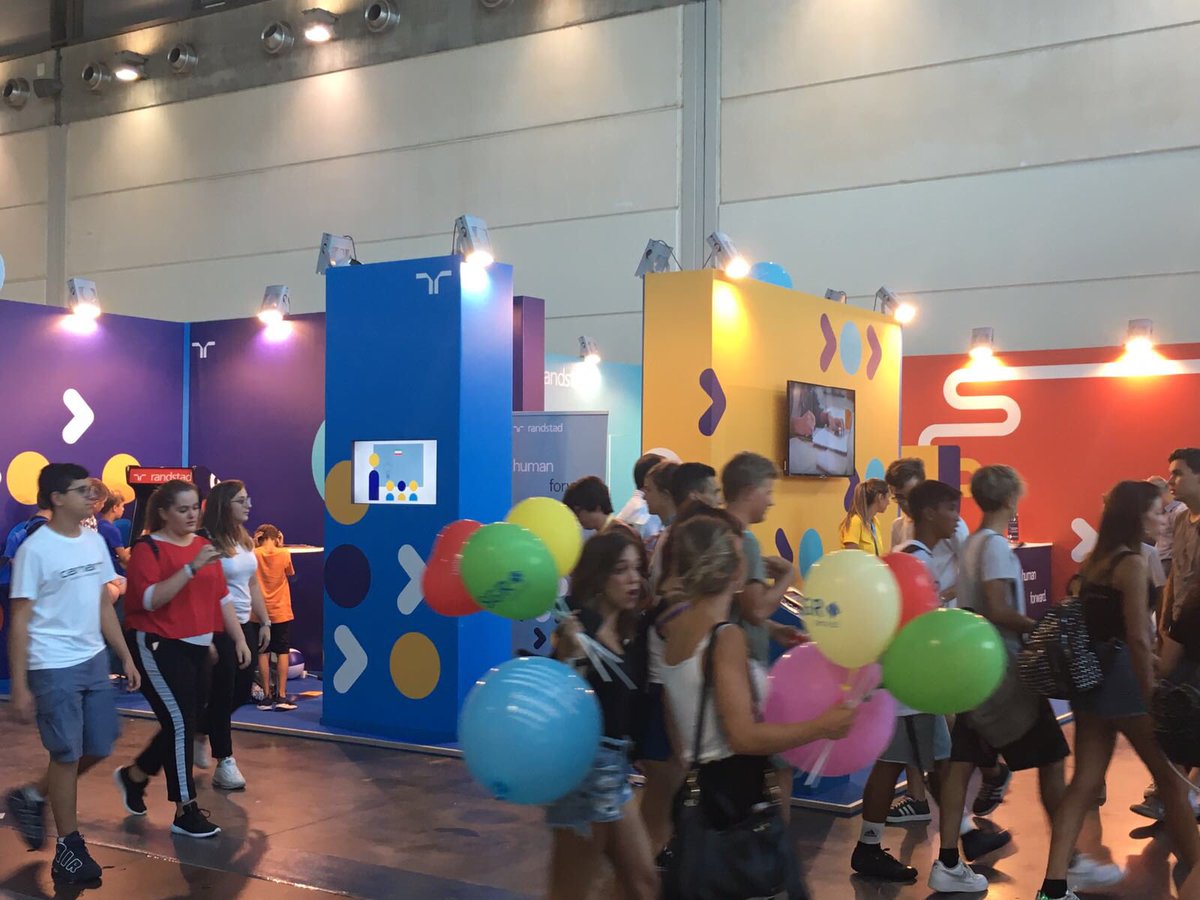 RandstadItalia's tweet photo. È stata una settimana intensa, piena di incontri, scambi e nuove idee💡
Grazie a tutti quelli che sono passati da noi al @MeetingRimini , grazie per i sorrisi e i bei momenti passati con noi! 👋🏻 alla prossima 😉
#meeting2018 #Mesharea #msh18 #randstadalmeeting https://t.co/vZsYNAaJT1