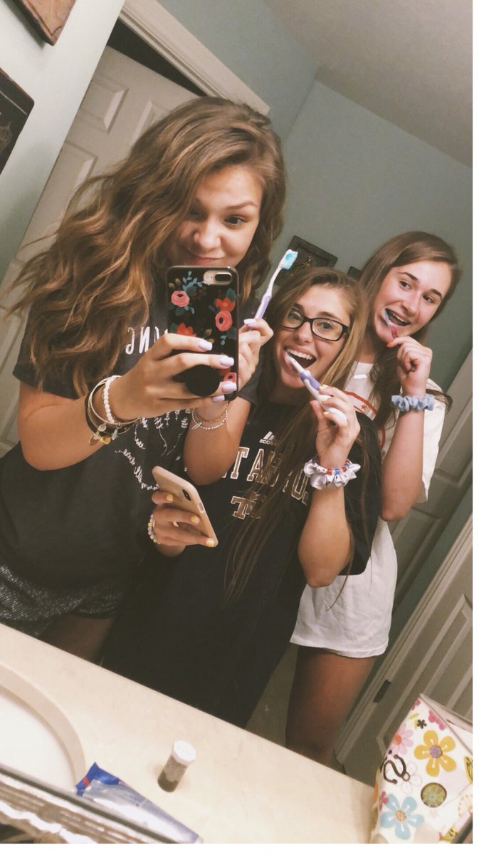 bellabehrenss's tweet photo. happy 16th B !!! thanks for bein my day 1 since 7th grade...couldn’t do life w/out my other B. lots of love 🤩remember 16 wishes leads to you know what😉 #prick enjoy our tb pic too haha https://t.co/ASyJLuZqeT