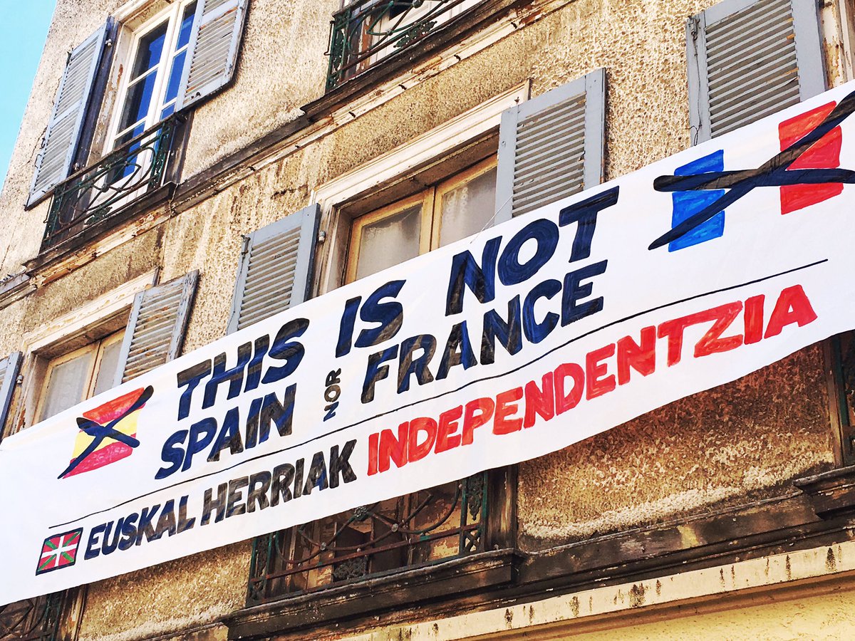 _edestinations's tweet image. The medieval streets of Bayonne are well worth a stroll around. A city proud of its basque heritage and independent spirit #bayonne #basque #travel