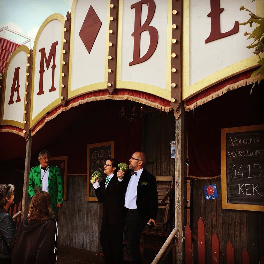 kek_'s tweet photo. We zijn begonnen! Nog tot 22 uur vnvnd op de @showmansfair @Berlijnplein030 #improvisatietheater #Utrecht #leidscherijn https://t.co/ZnYfACwZ68