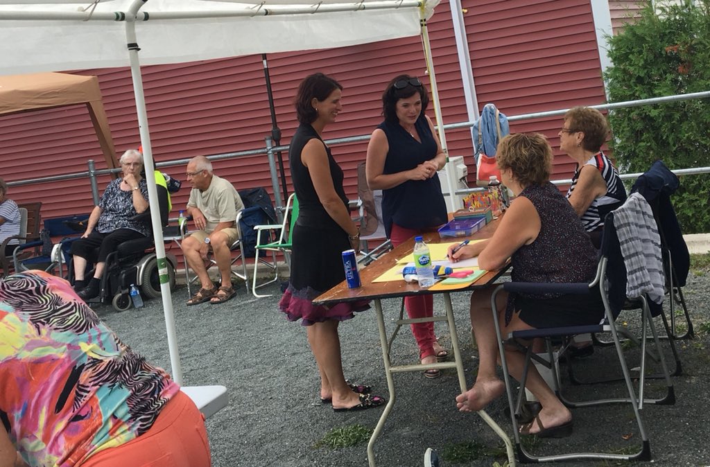 Vero_Tremblay's tweet photo. Tournoi de pétanque amical dans la municipalité de Saint-Claude - l’ambiance était à la fête! Merci au maire Hervé Provencher pour l’accueil! #plq #polqc #equipesolide #Elections2018 https://t.co/M9ECxV3qnW