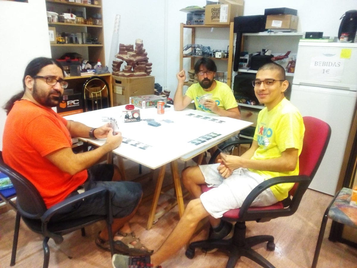 dandojuegoAB's tweet image. Y esta mañana en la sede...#KitchenRush ,#Sagrada, #Gloom, #DragonCastle y #LandUnter #juegosdemesa #boardgames .No nos hemos olvidado seguimos esperándote. si estás por #Albacete vente a jugar con nosotros