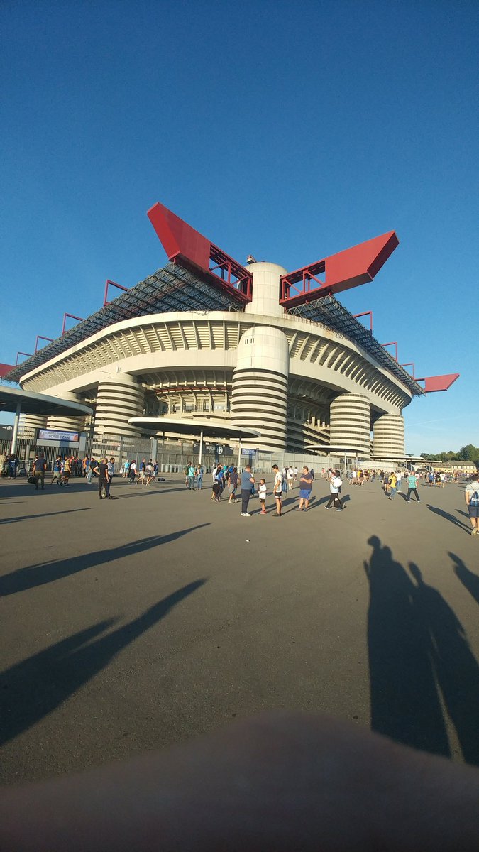 NickyBandini's tweet photo. There are prettier stadiums, slicker stadiums, more modern stadiums and better maintained stadiums. But there aren't many stadiums that give me goosebumps like San Siro https://t.co/1ooM8Gh1jd