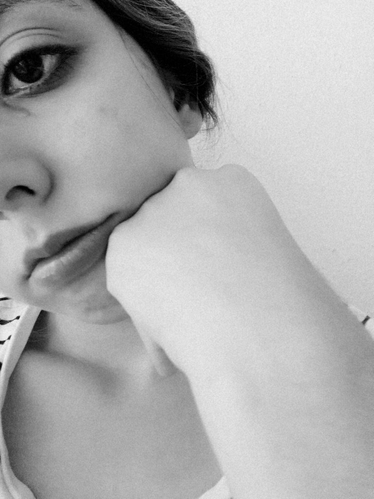 İmdat Diye Bağırmak İstiyorum Bazen Yokmu Bana Yardım Eden Diye Bağırmak İstiyorum