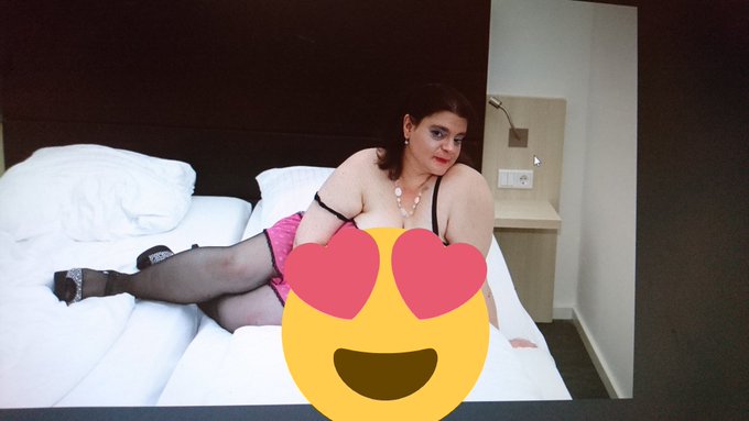 Ab 20 Uhr live im Chat bei zuhause. com Besuche mich im Chat und lass uns Spa&szlig; haben. Freue mich auf<a href="/tag/free"class="tags"><span>#free</span></a><a href="/tag/highheels"class="tags"><span>#highheels</span></a><a href="/tag/chat"class="tags"><span>#chat</span></a><a href="/tag/webcam"class="tags"><span>#webcam</span></a><a href="/tag/webcamgirl"class="tags"><span>#webcamgirl</span></a><a href="/tag/chubby"class="tags"><span>#chubby</span></a>