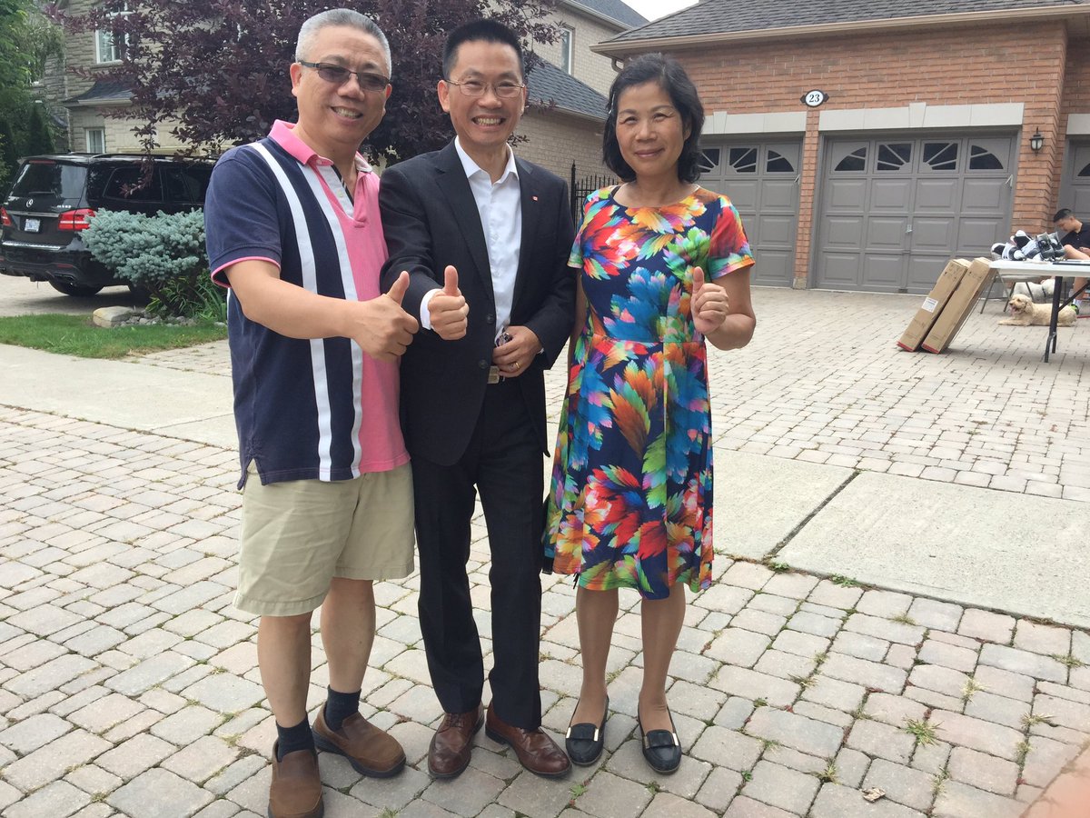 CharlesJiang25's tweet photo. Great to mingle with residents of Cachet Woods Community at the garage sale, I heard great feedbacks on various city matters. Residents are ready for change at the city council.
#MarkhamVotes #MarkhamProud #ChooseMarkham #LoveMarkham #MarkhamWard2 #onpoli #Cdnpoli https://t.co/Duitd1vO9w