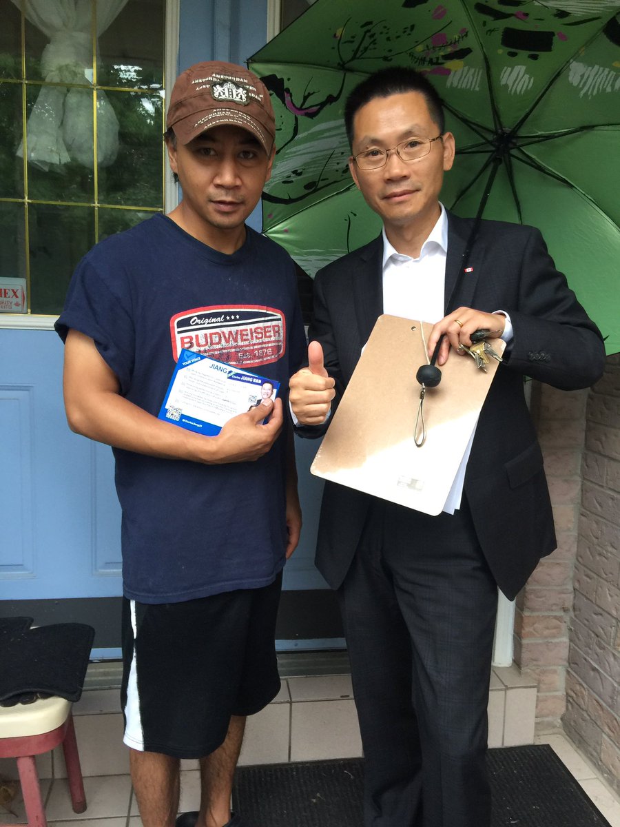 CharlesJiang25's tweet photo. Great to mingle with residents of Cachet Woods Community at the garage sale, I heard great feedbacks on various city matters. Residents are ready for change at the city council.
#MarkhamVotes #MarkhamProud #ChooseMarkham #LoveMarkham #MarkhamWard2 #onpoli #Cdnpoli https://t.co/Duitd1vO9w