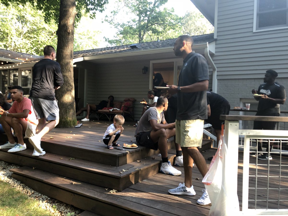 spenser_pasqua's tweet image. I live for this. There is nothing better than being at home with our family and team. #pasquad #swuhoops