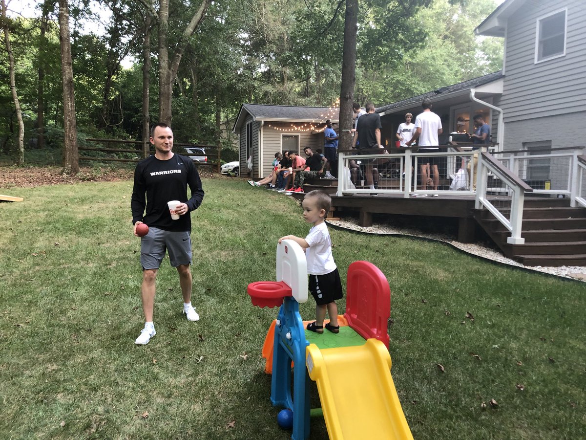 spenser_pasqua's tweet image. I live for this. There is nothing better than being at home with our family and team. #pasquad #swuhoops