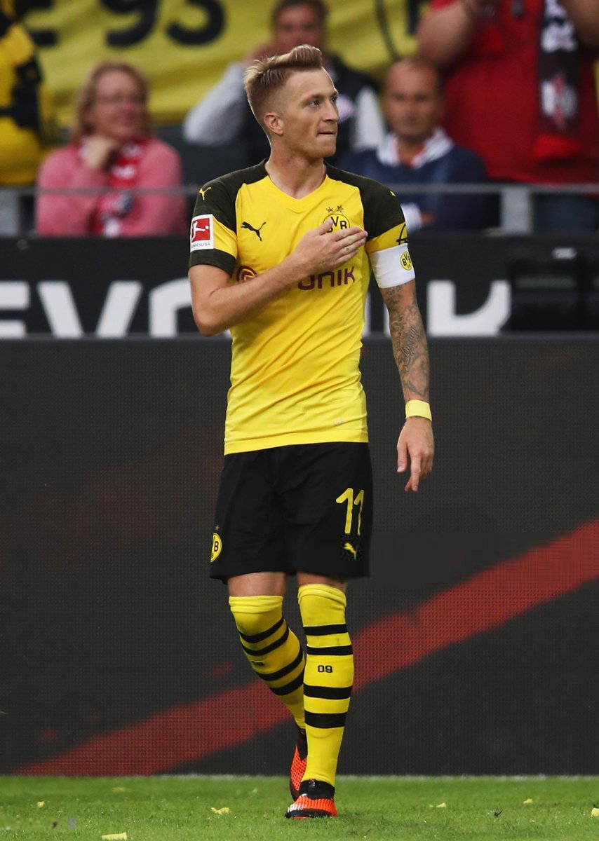 FulboAleman's tweet photo. 💛¡AMOR AL ESCUDO! Nuestro capitán llegó a sus 100° en la Bundesliga. 

¡Enhorabuena, Capitán! 👌😉 https://t.co/jDXfJQFPnW