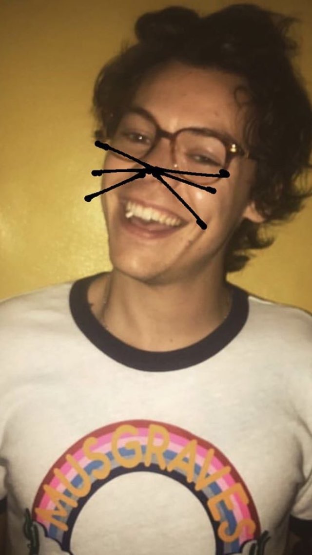 hsfinewallz's tweet photo. İpek senden aldım @peerless_lou EHUEHUEHU #MPN
#OneDirection #Directioners @onedirection #HarryStyles @Harry_Styles #FirstTimeSpotifyStreamParty https://t.co/vT9LZyGl00
