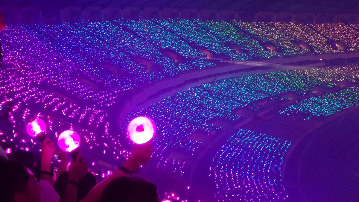 Army bts концерт океан. Океан лайтстиков. Твайс концерт океан лайтстиков. Самый фандом в мире. Самый лучший фандом в мире.