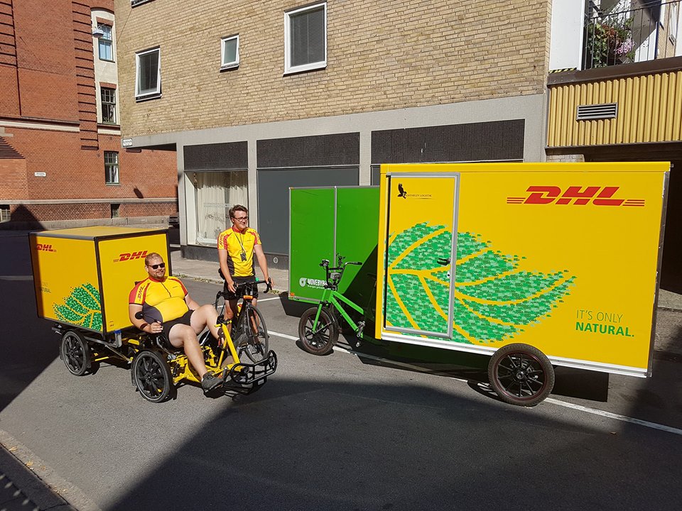 Bra sammanfattning om svenska elfordon "Efter Tesla: Här är nästa generations elfordon" digital.di.se/artikel/efter-… Men ni glömde de som kan ha mest impact snabbast, <a href="/Velovebikes/">Velove</a> (vänstr) &amp; #starkecycles (högr). Svenska yrkes-lastcyklar för åkerier som Bring, DHL &amp; <a href="/MOVEBYBiKE/">MOVEBYBiKE</a>.