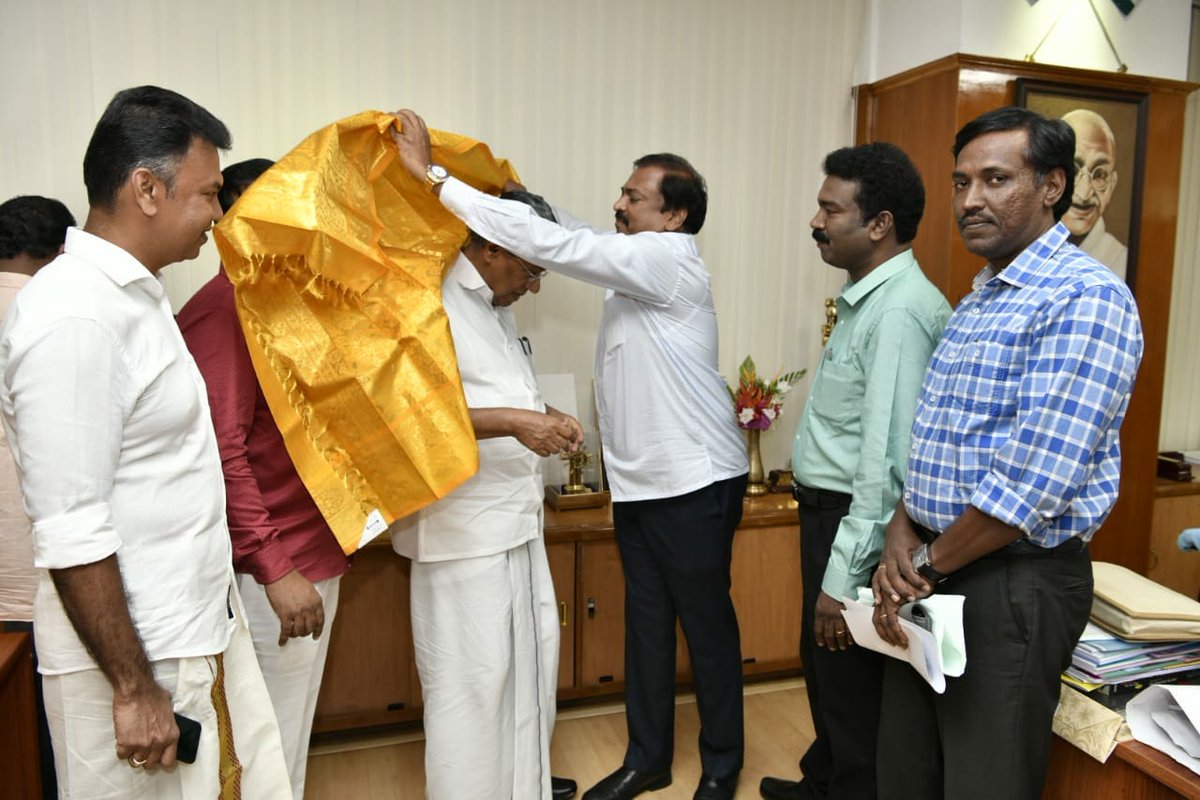 CineTimee's tweet photo. Producer Of #UliyinOsai #Pensingam SN #Jayamurugan Sir Chairman Of @SNJGrp SNJ Group's of Companies Donated 2⃣5⃣ Lakhs Towards Chief Minister's Distress Relief Fund Kerala !
#KeralaFloods ! #KeralaFloodRelief ! @saravananpro !
#CineTimee ! https://t.co/BH9Q98gA9r