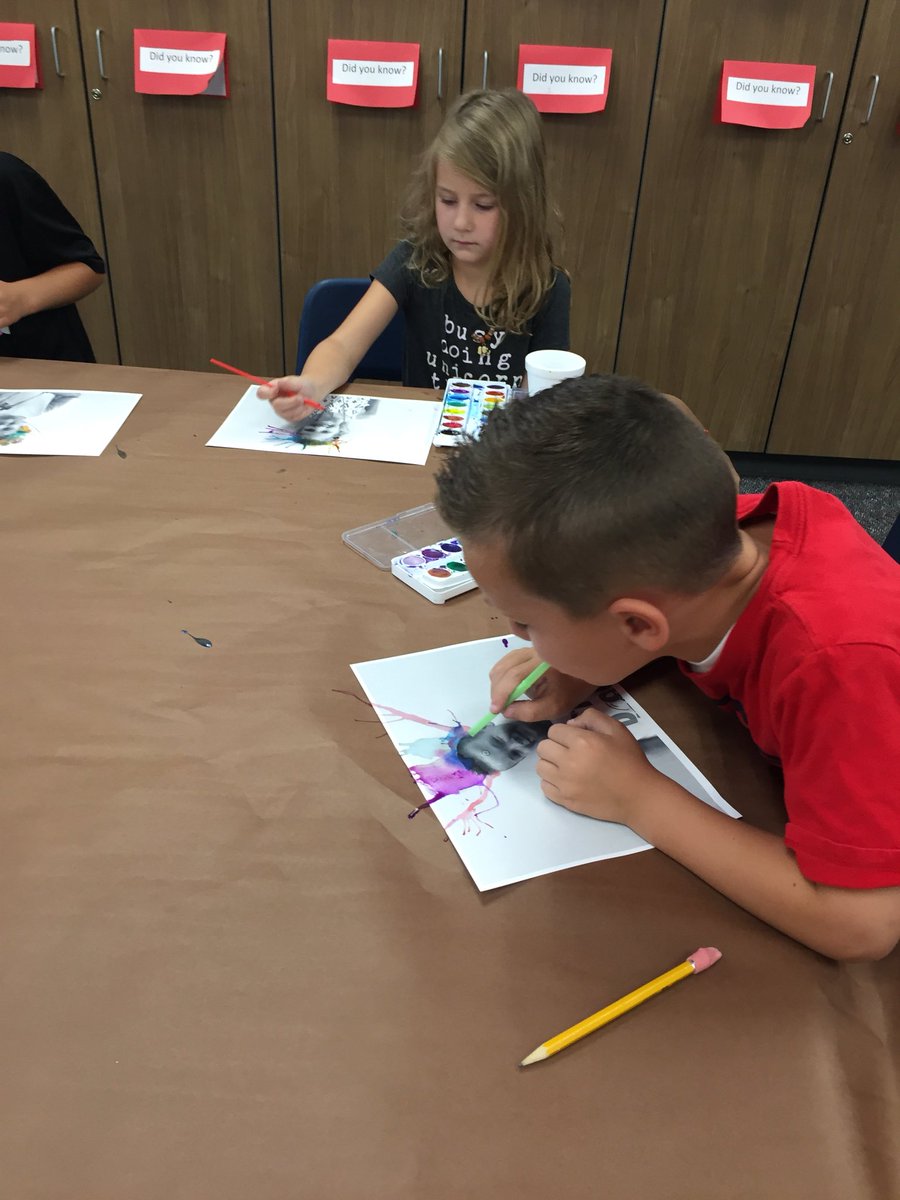 cveslittlecats's tweet photo. Learning about Einstein while exploring color. #cveslittlecats #explorecreatediscover #betterdownsouth https://t.co/8FaGYs7mDM