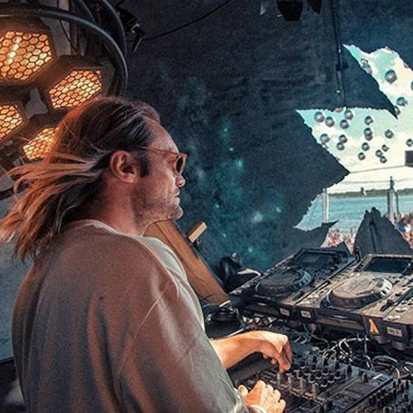 traxsource's tweet photo. 🔆 #NuDisco and #Deep vibes in @tillvonsein's new Top 10 for the month of August. @mggsn @ObasNenor
@chopstickmusic & #Johnjon @DaMFunK @sandboards69 and more bring the perfect boogie for your Sunday!🔅
https://t.co/ukIVYZ7rAI https://t.co/WZg45ozO4p